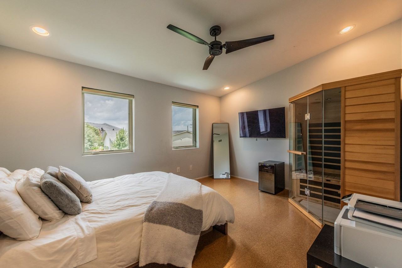 371 Everest Ave - Photo 6 of 11
