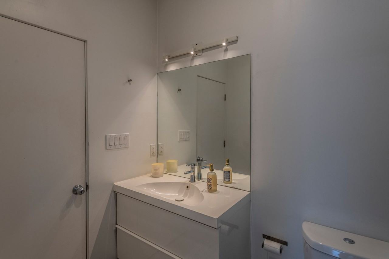 371 Everest Ave - Photo 7 of 11