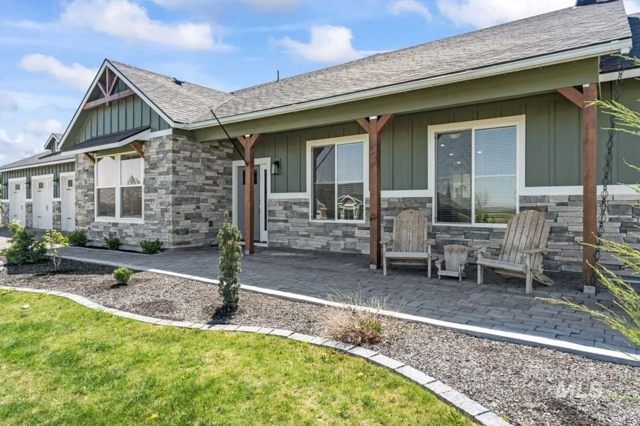 22205 Aura Vista Way - Photo 3 of 27