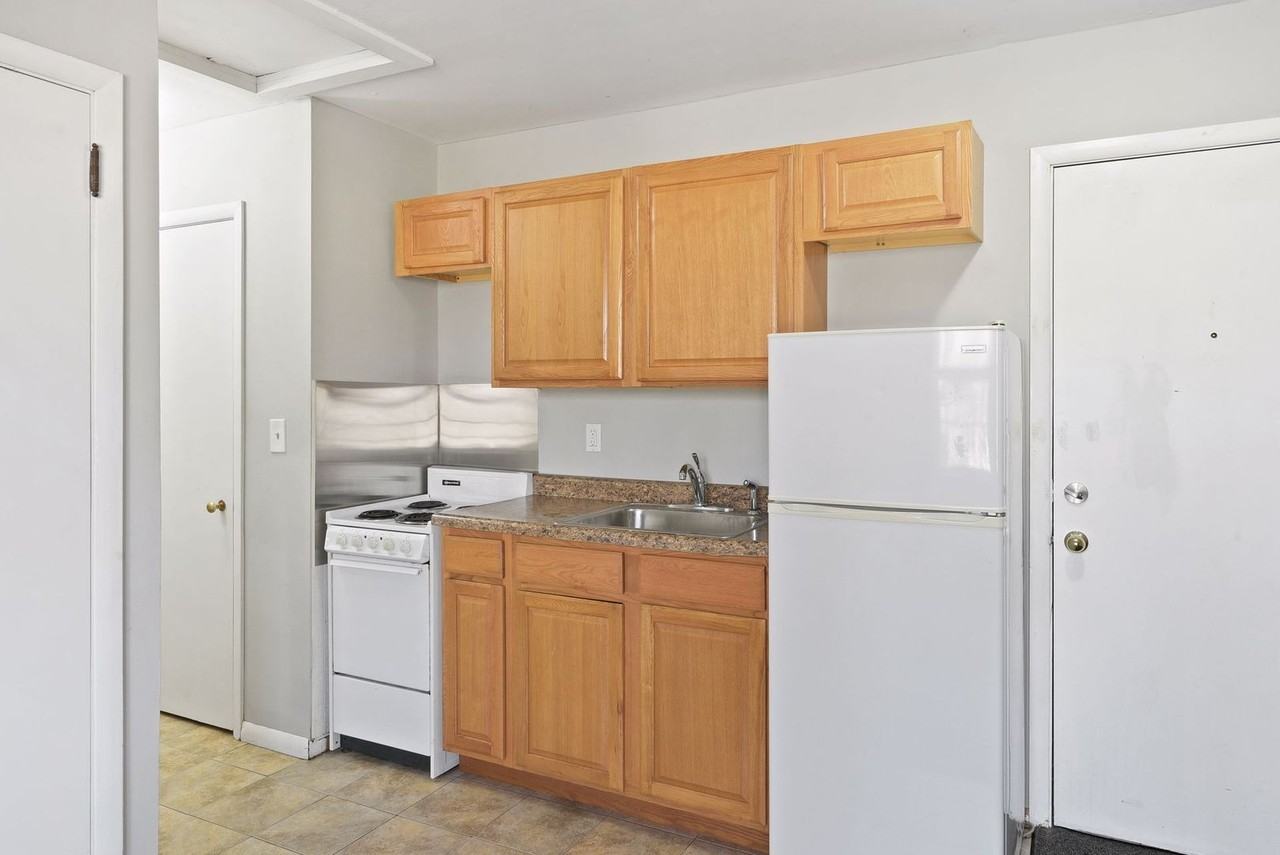 200 1st St - Photo 3 of 18