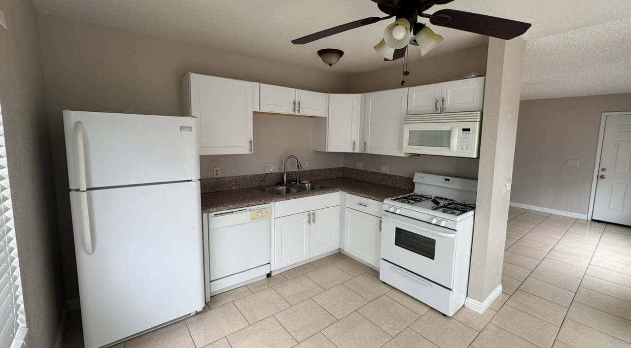 4754 Willow Crest Ave - Photo 5 of 20