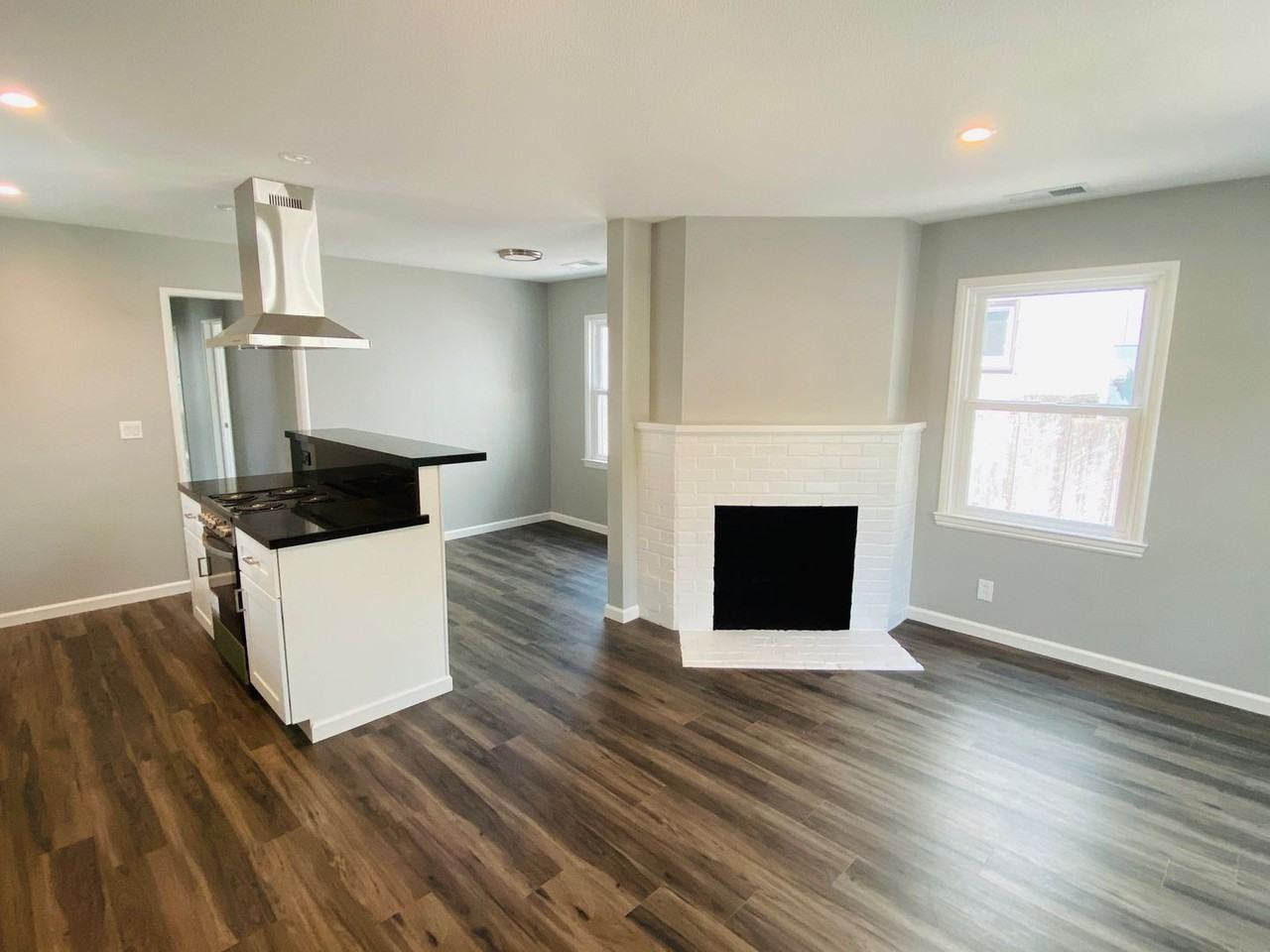 2272 Princeton St - Photo 2 of 15