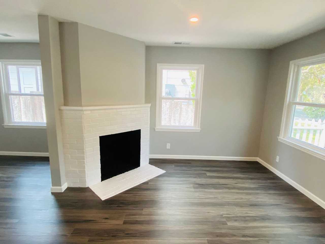 2272 Princeton St - Photo 3 of 15