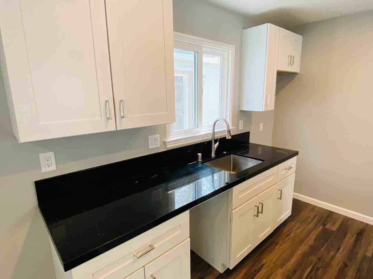 2272 Princeton St - Photo 5 of 15
