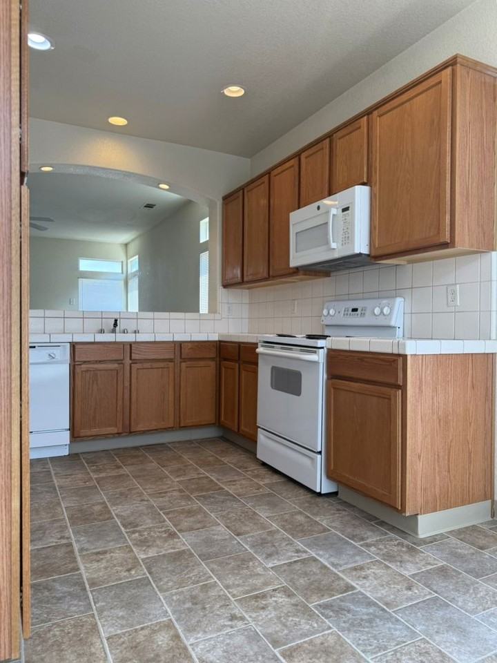2675 Antares Ct - Photo 7 of 27