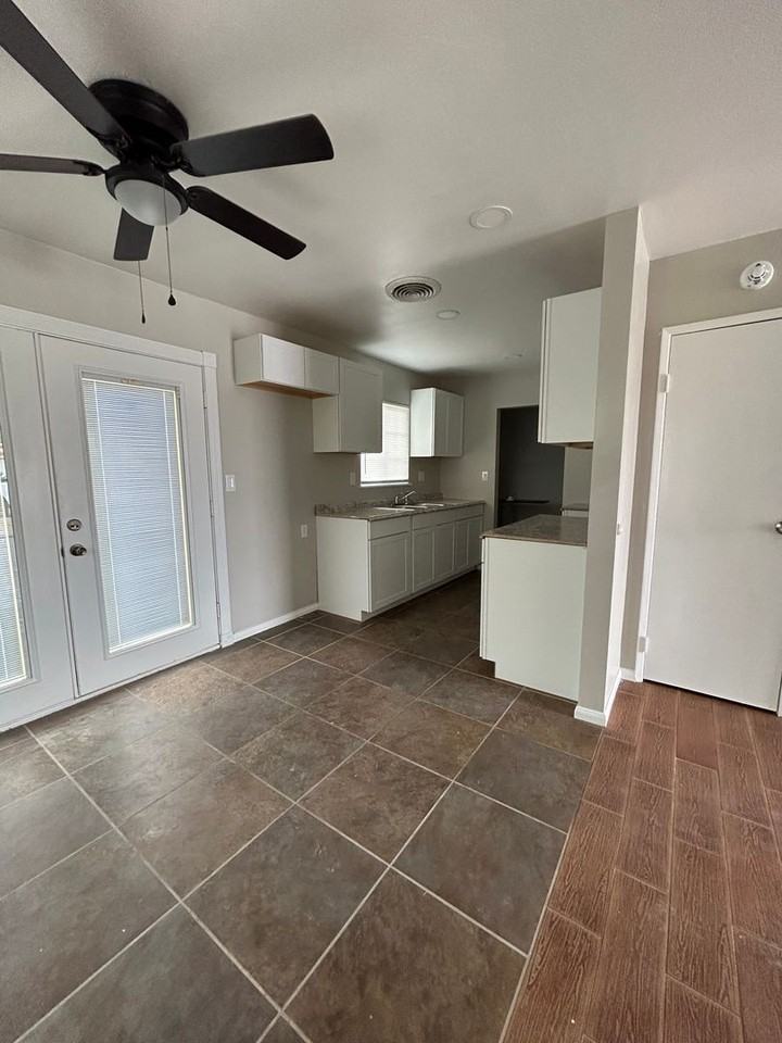 406 W A St - Photo 3 of 17