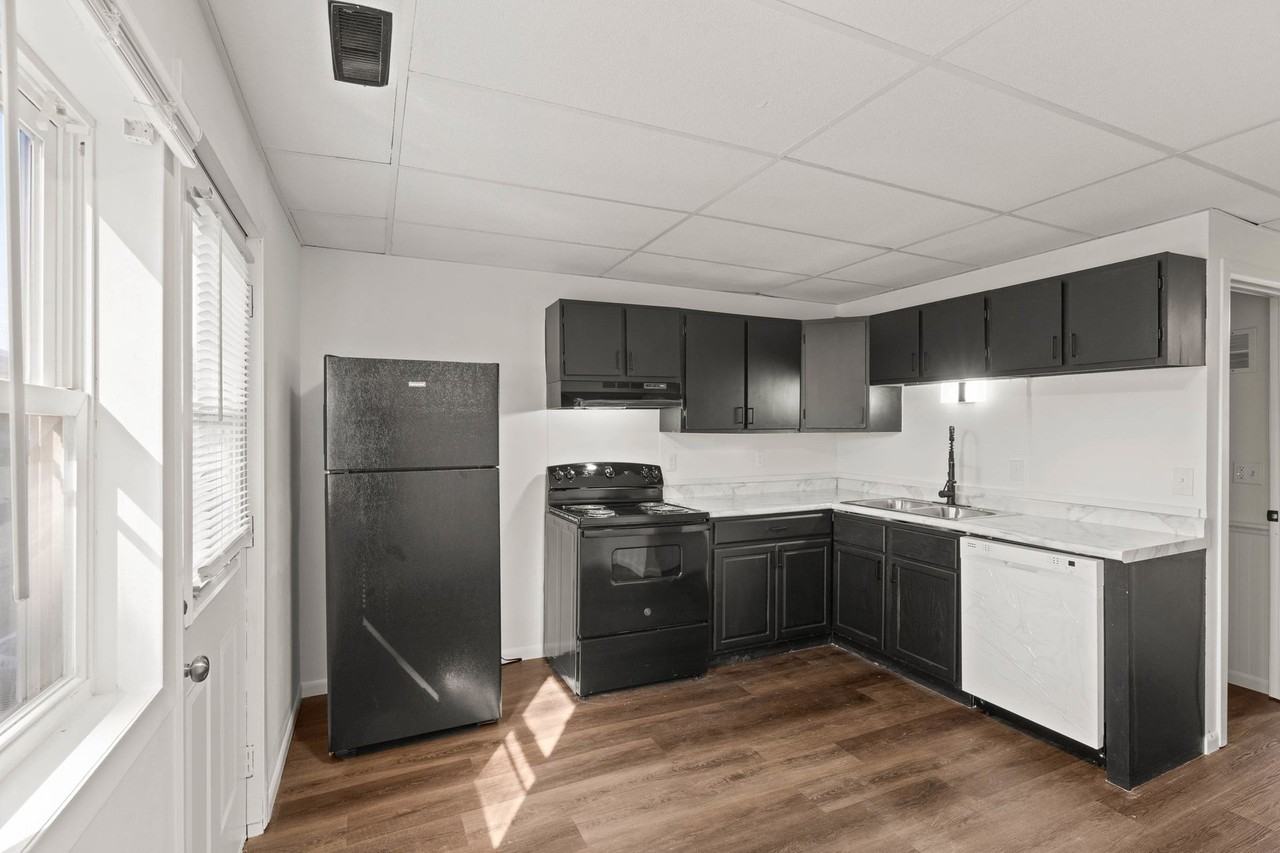 The Hawthorn - Photo 2 of 3