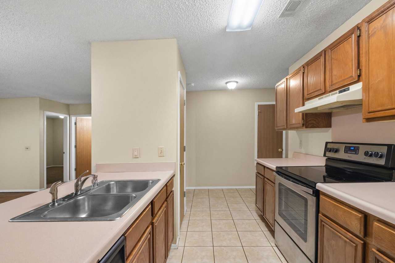 2845 W Riverridge Dr - Photo 2 of 10