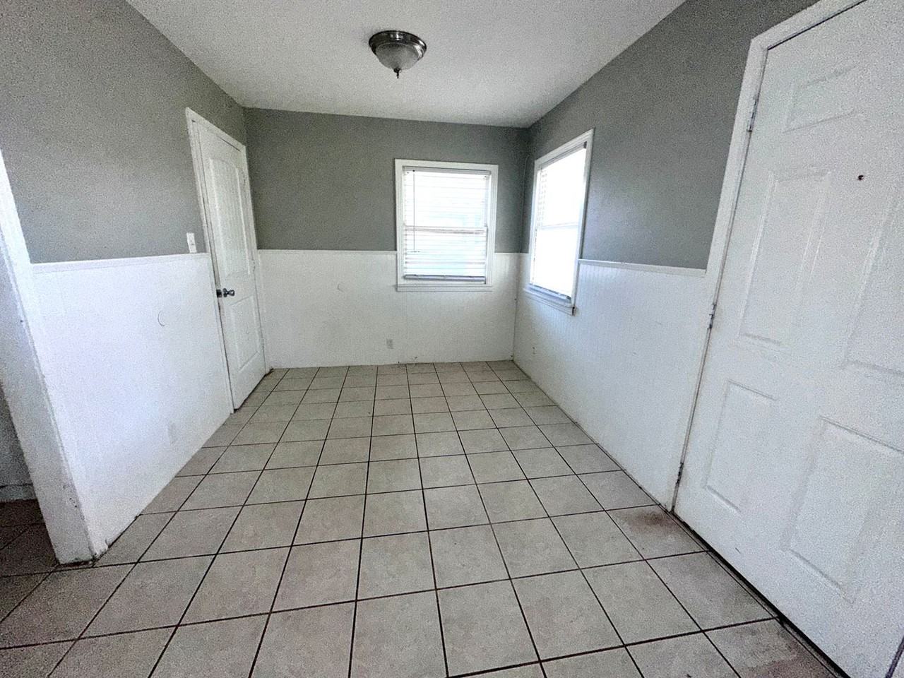 6501 Avenue T - Photo 7 of 19