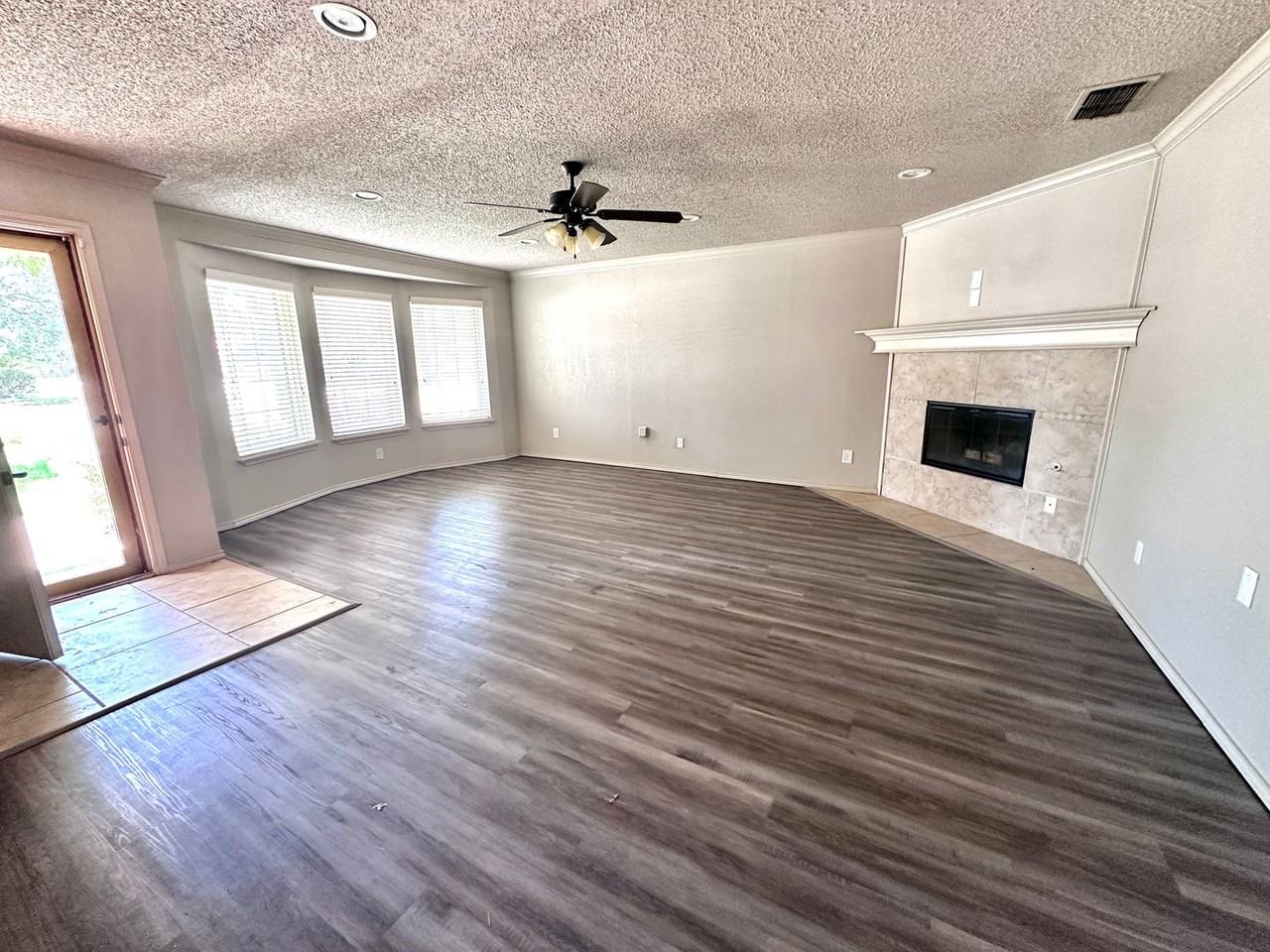 5018 57th St - Photo 3 of 33