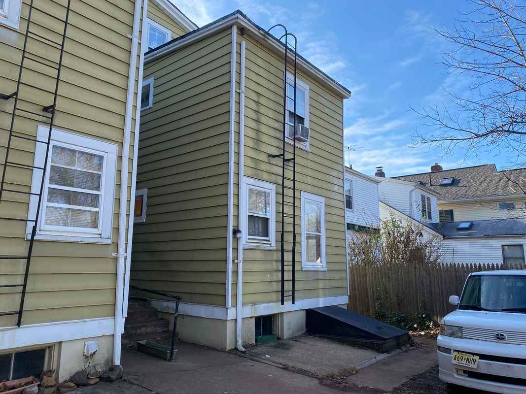 237 Montgomery St ##1 - Photo 2 of 10