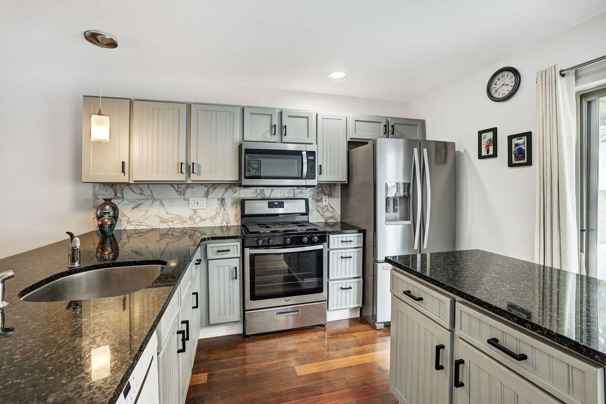 291 Kestrel Ln - Photo 2 of 30