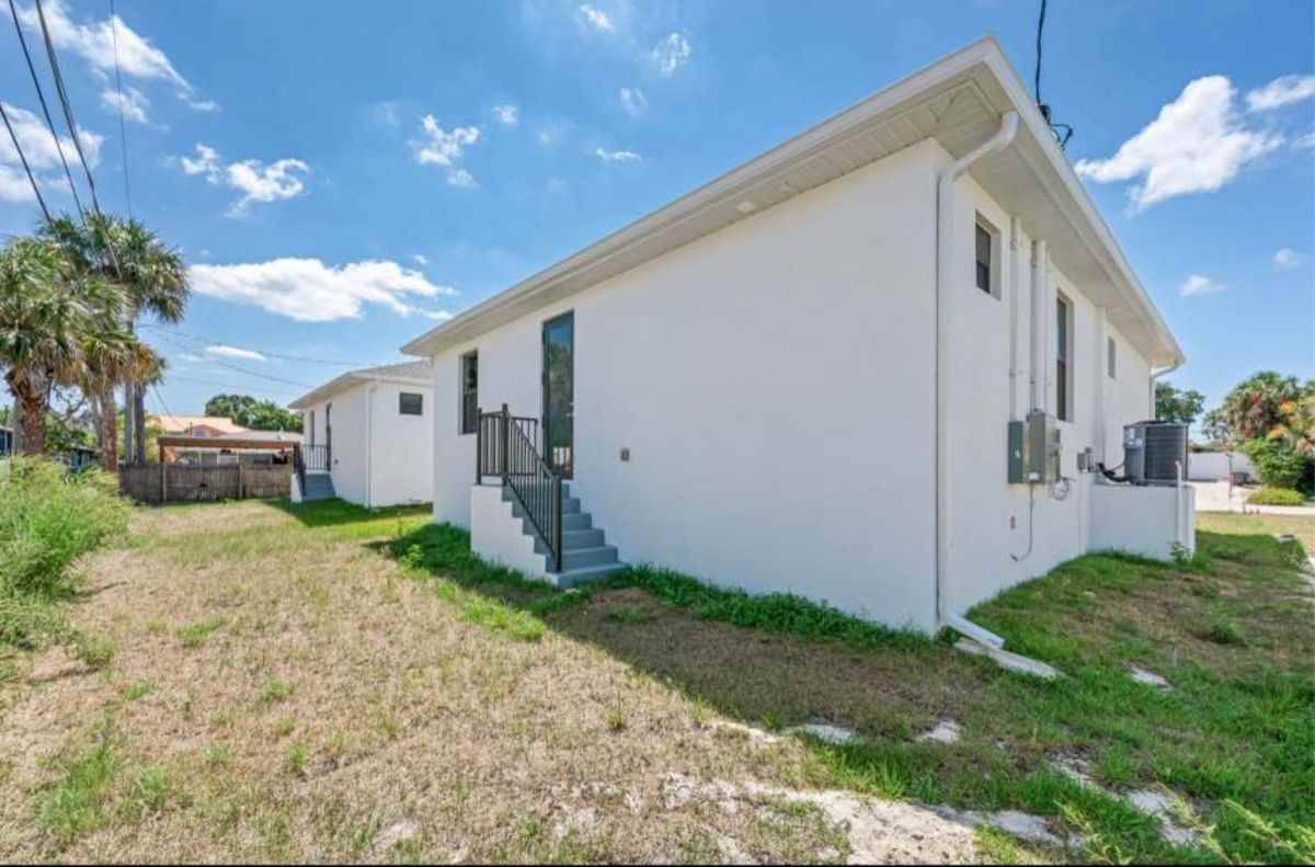 11671 Pawley Ave - Photo 2 of 10