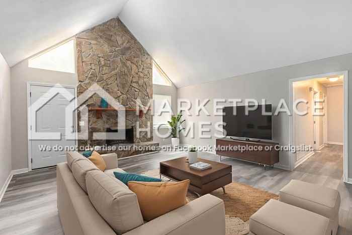 4901 Mockingbird Ln - Photo 3 of 23