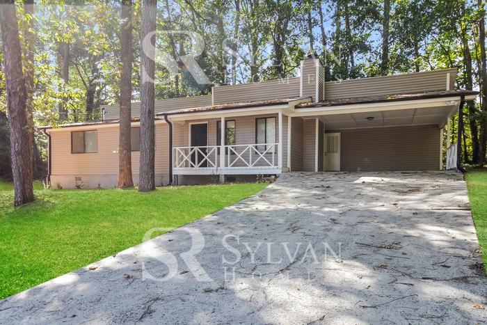 2085 Swan Ct - Photo 2 of 16