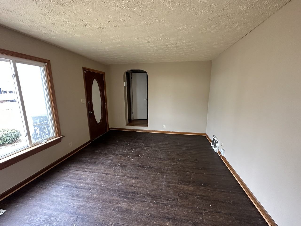 1617 Spring Ave Ne #NA - Photo 2 of 15