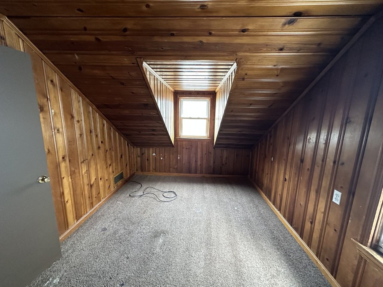 1617 Spring Ave Ne #NA - Photo 3 of 15
