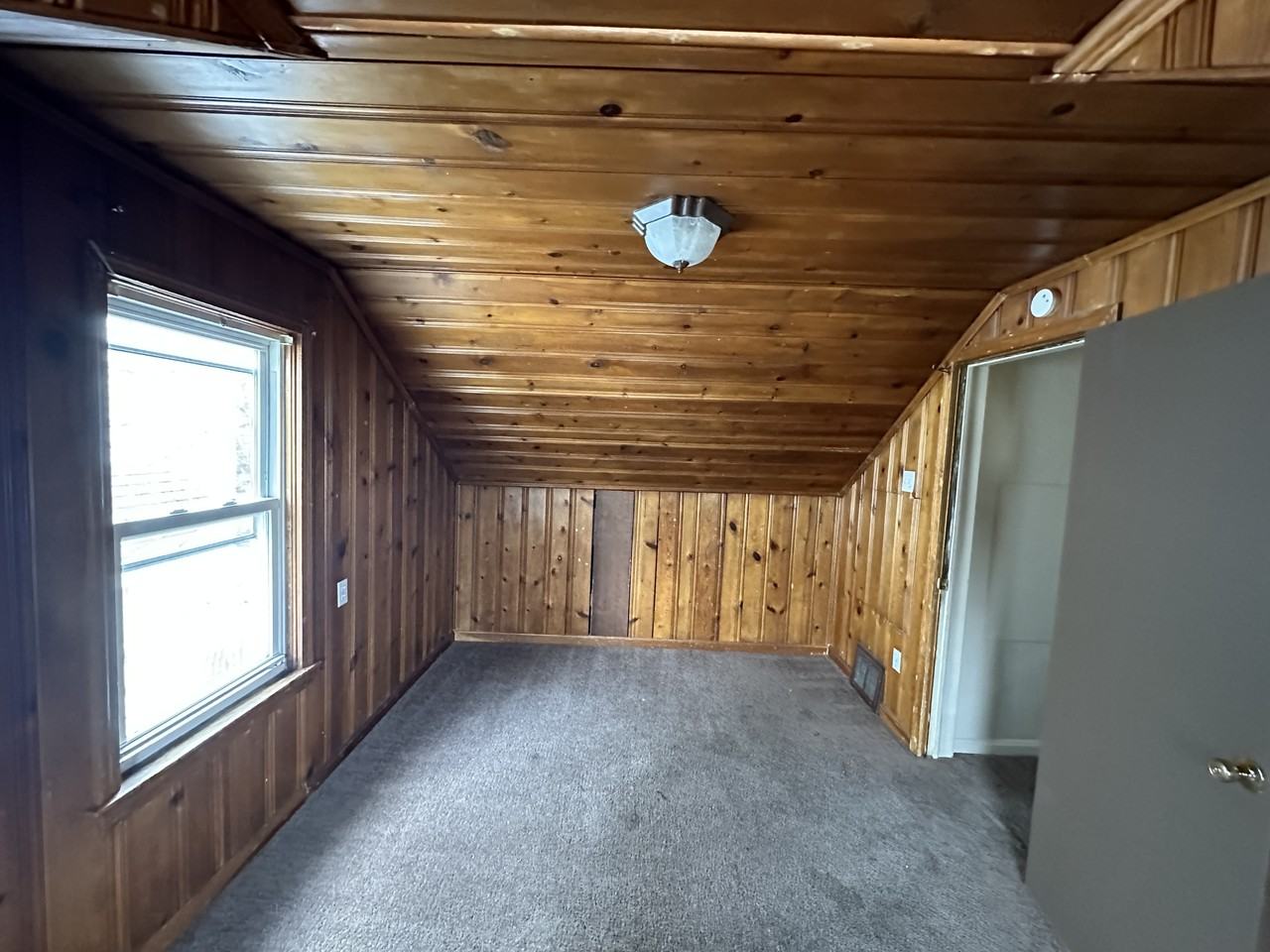 1617 Spring Ave Ne #NA - Photo 4 of 15