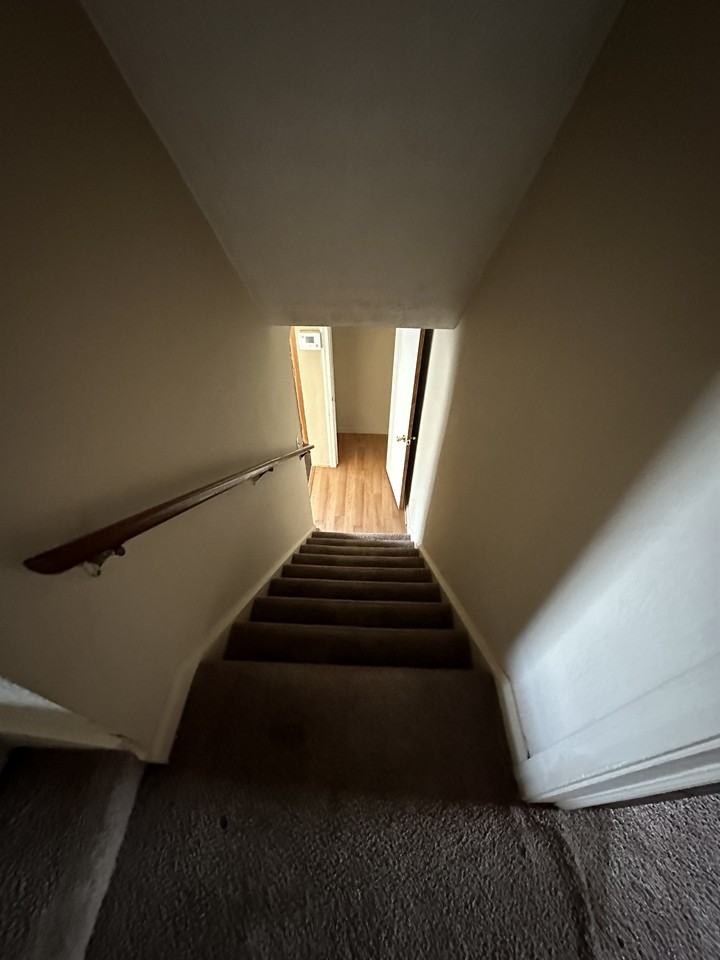 1617 Spring Ave Ne #NA - Photo 5 of 15