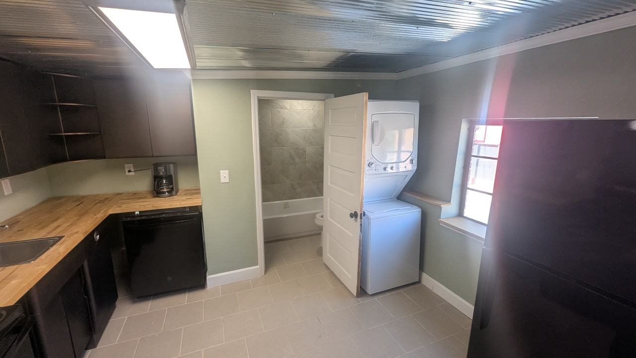 114 N 8th St #1 - Photo 3 of 10