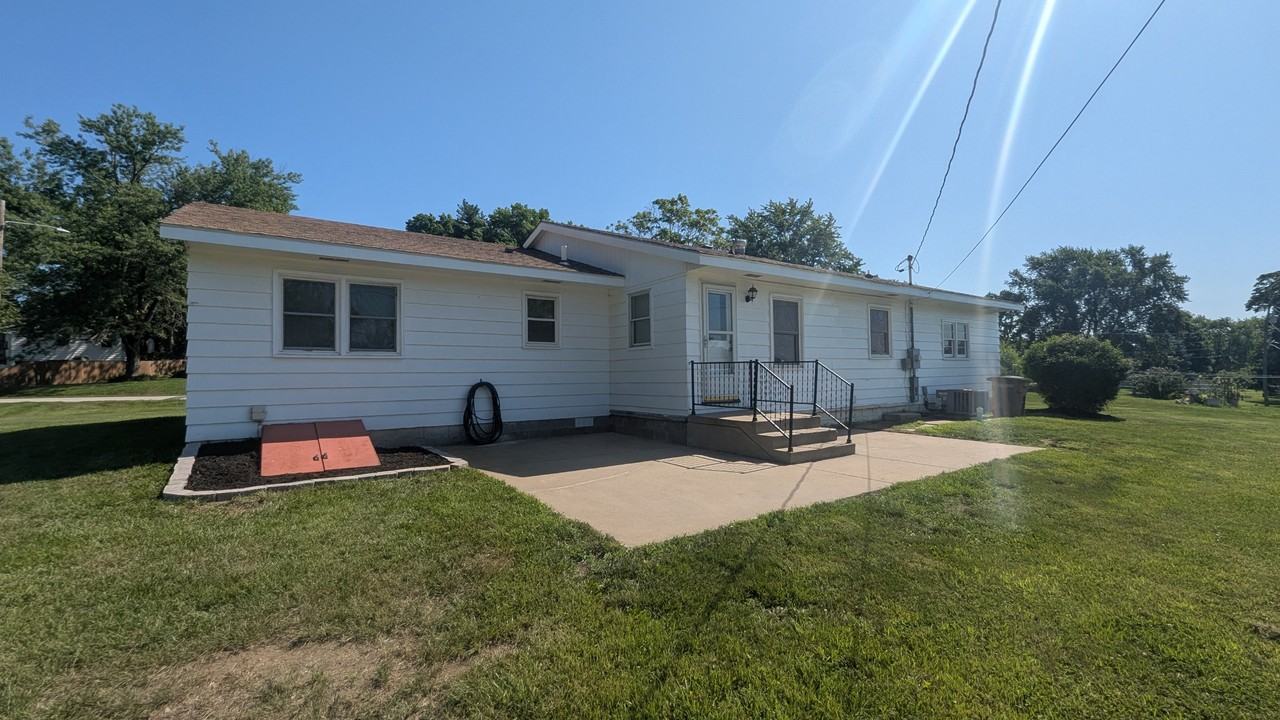 2221 Millwood Dr #NA - Photo 3 of 32