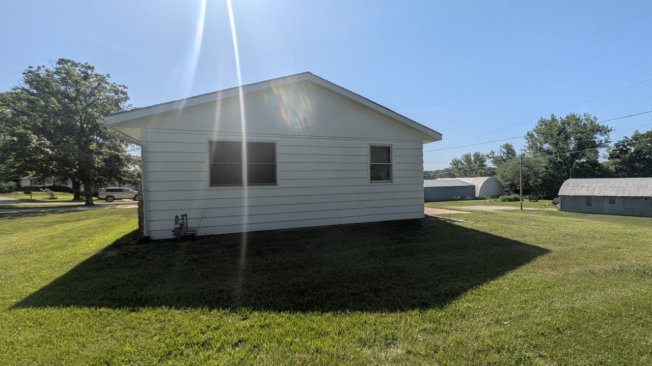 2221 Millwood Dr #NA - Photo 4 of 32