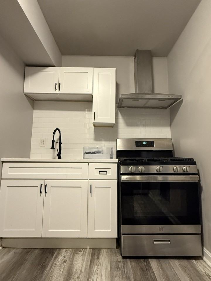 1539 Cole Street - Photo 3 of 12