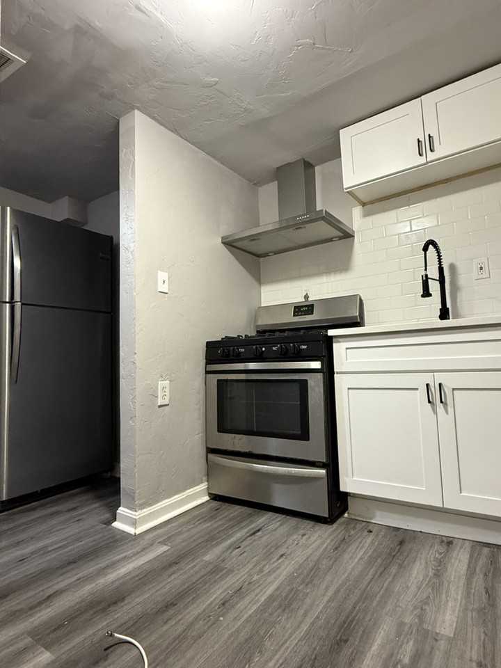 1539 Cole Street - Photo 2 of 12