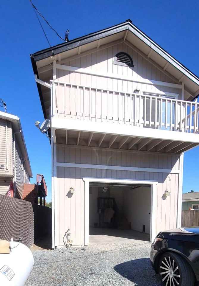 390 Park Ln - Photo 2 of 20