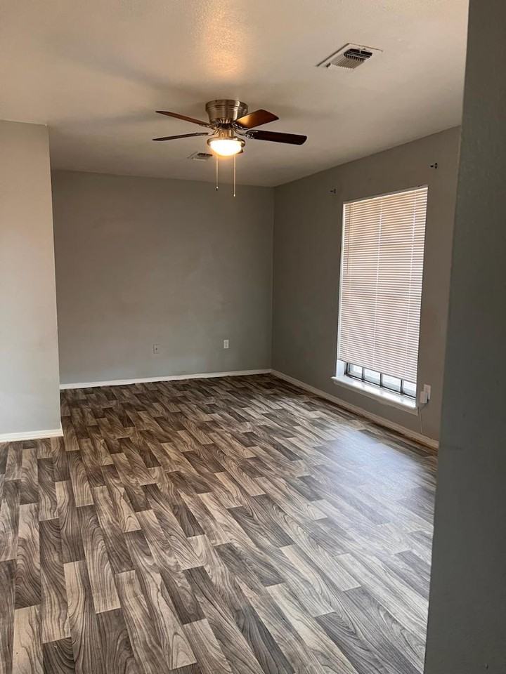 906 Sagebrush Rd - Photo 3 of 17