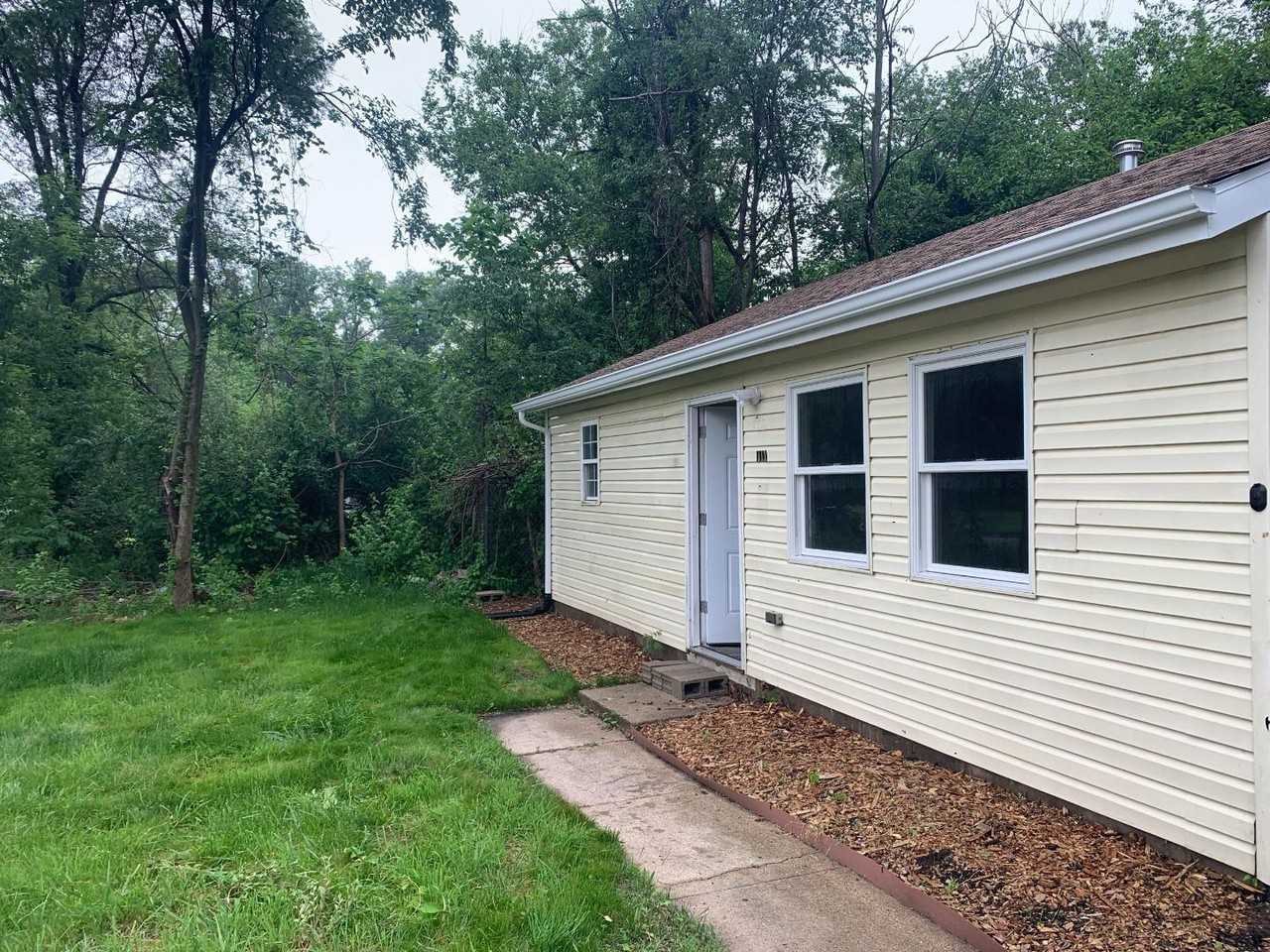 1021 Mount Street - Photo 2 of 11