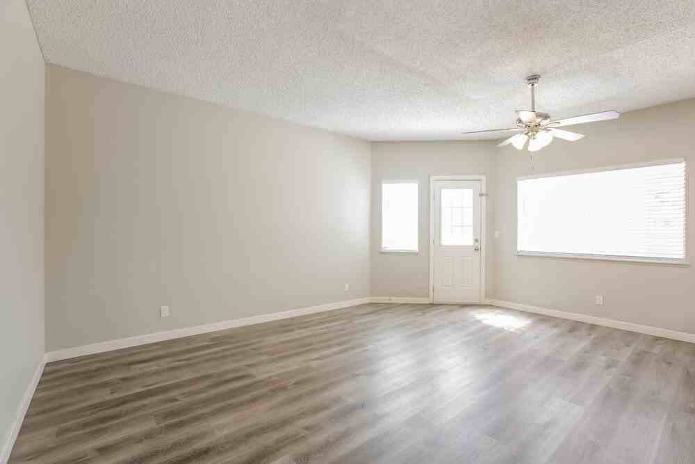 7217 Chesterton Dr - Photo 4 of 17