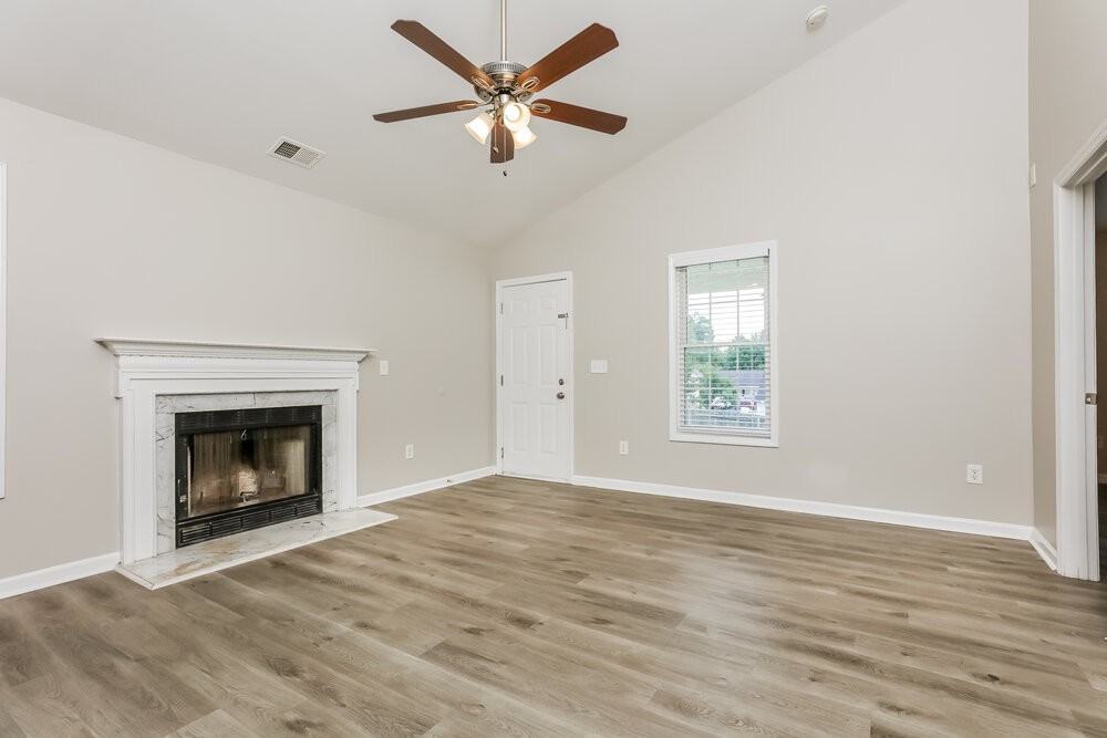 4009 Scofield Dr - Photo 3 of 16