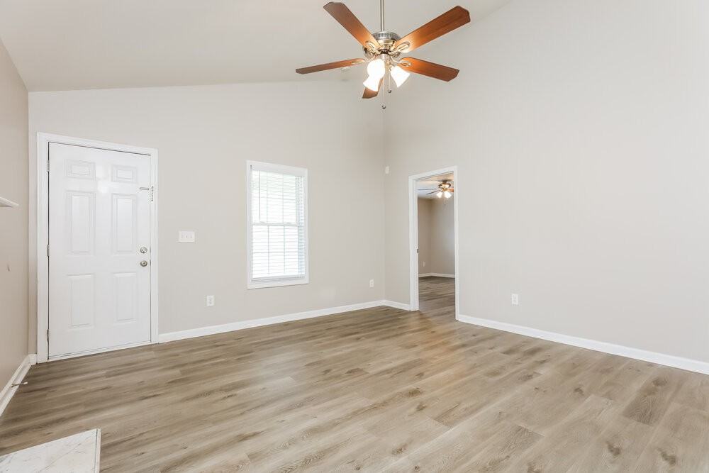 4009 Scofield Dr - Photo 4 of 16