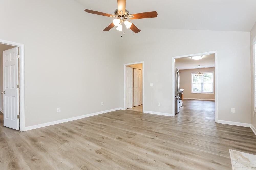 4009 Scofield Dr - Photo 5 of 16