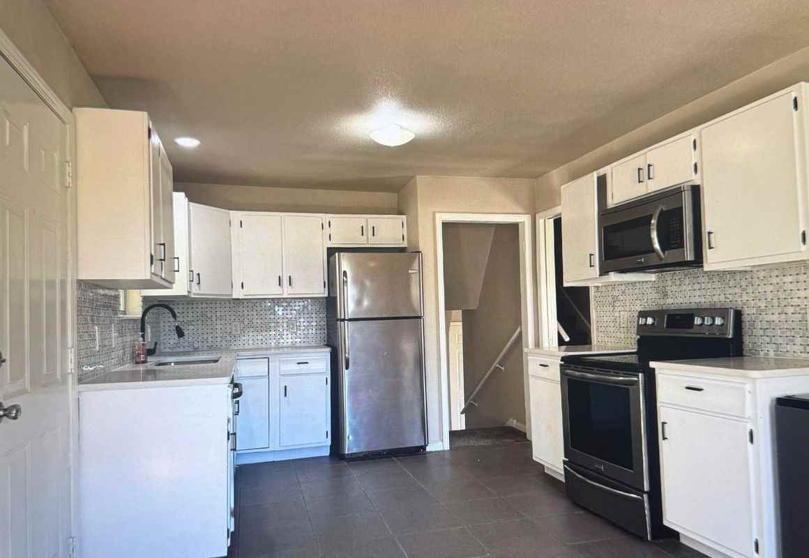 607 Oklahoma Ave - Photo 2 of 3