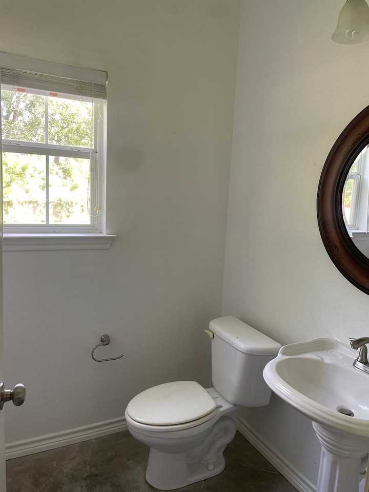 1006 Oakwood Ave - Photo 5 of 20