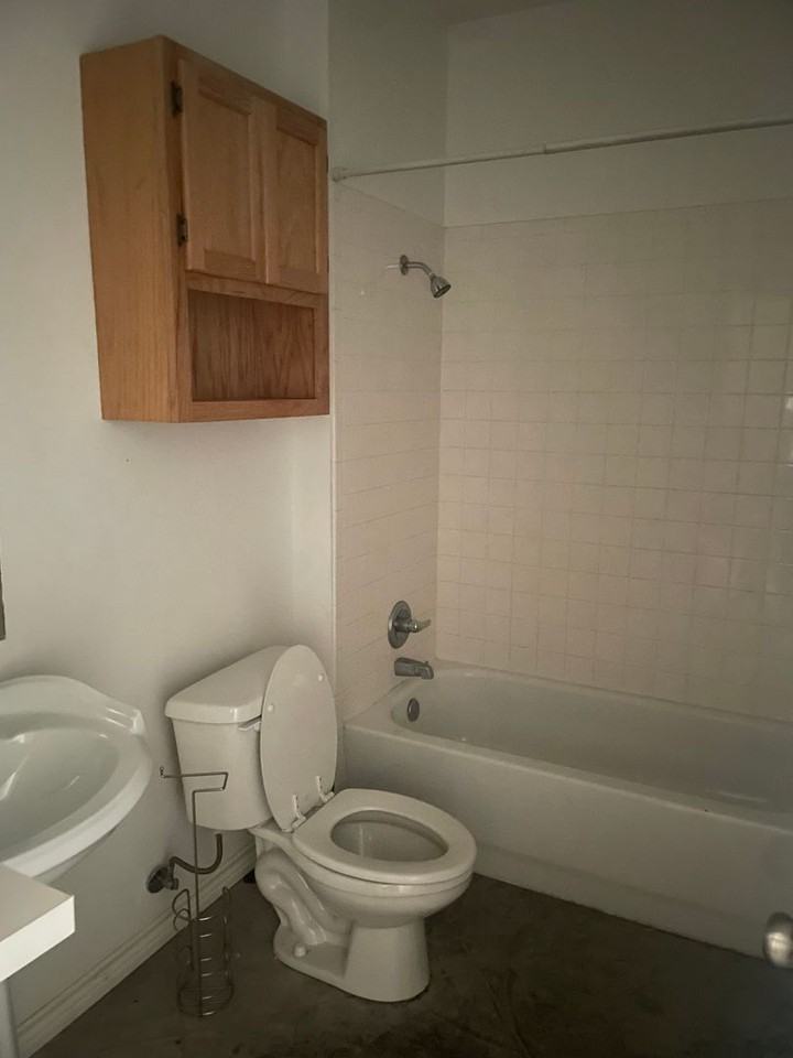 1006 Oakwood Ave - Photo 6 of 20