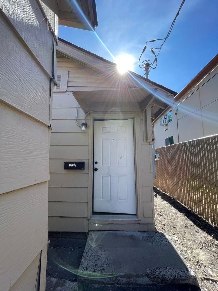 121 1/2 Mortimer St - Photo 3 of 13