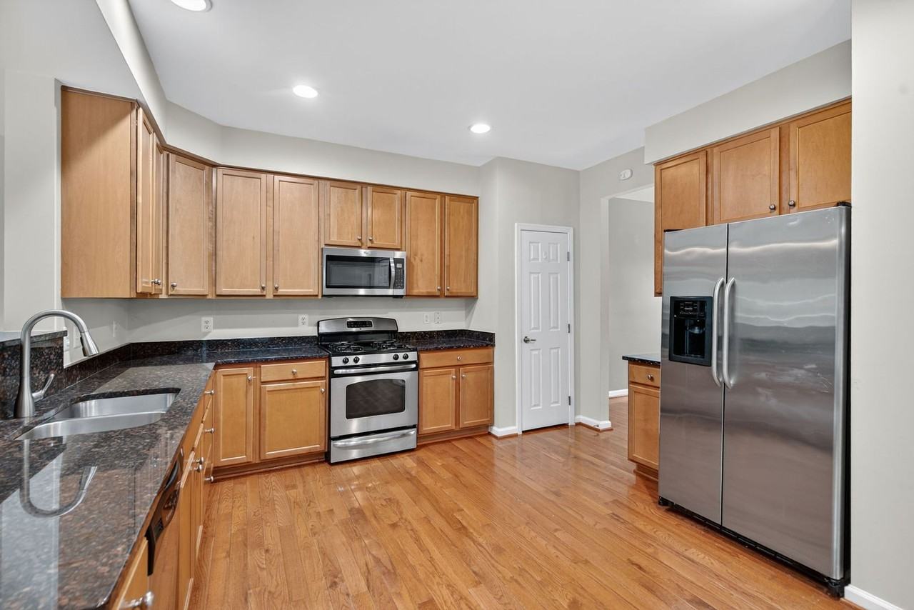 7629 Hamelin Ln - Photo 3 of 50