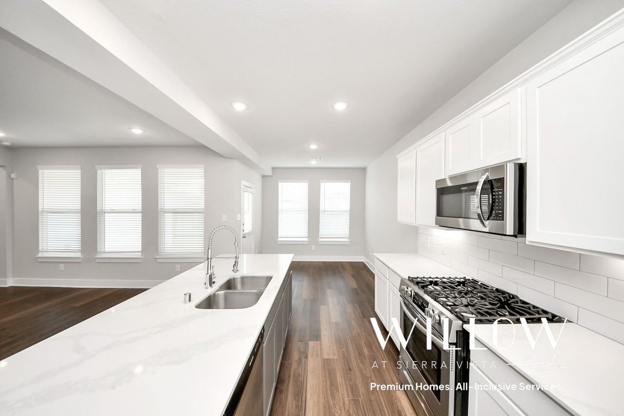 10518 Moon Valley Ln - Photo 4 of 36