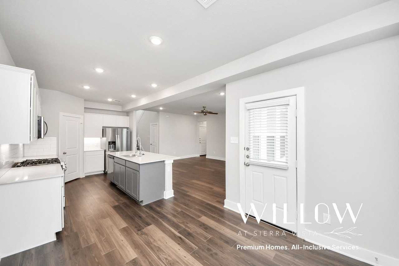 10518 Moon Valley Ln - Photo 5 of 36