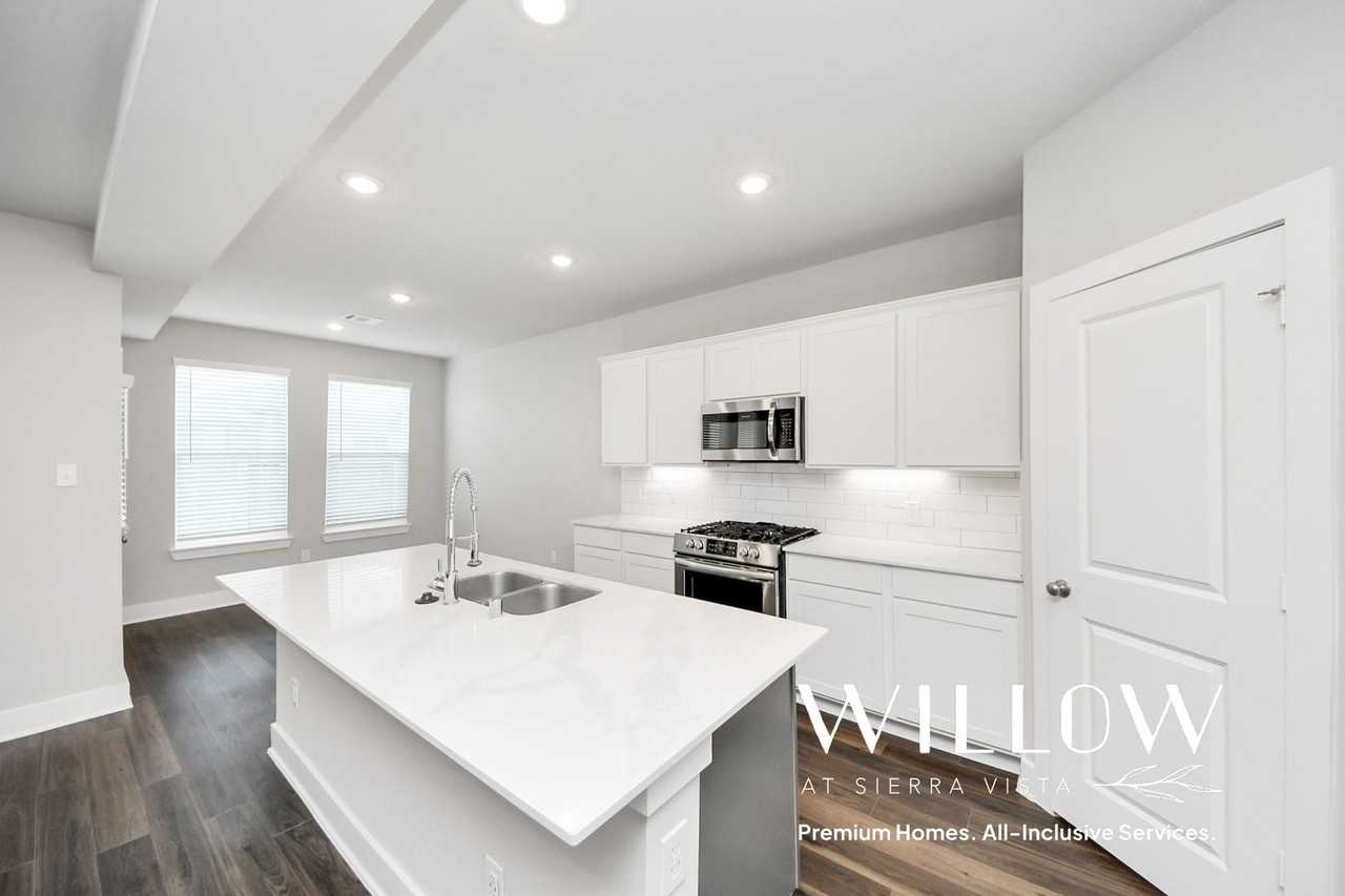 10518 Moon Valley Ln - Photo 6 of 36