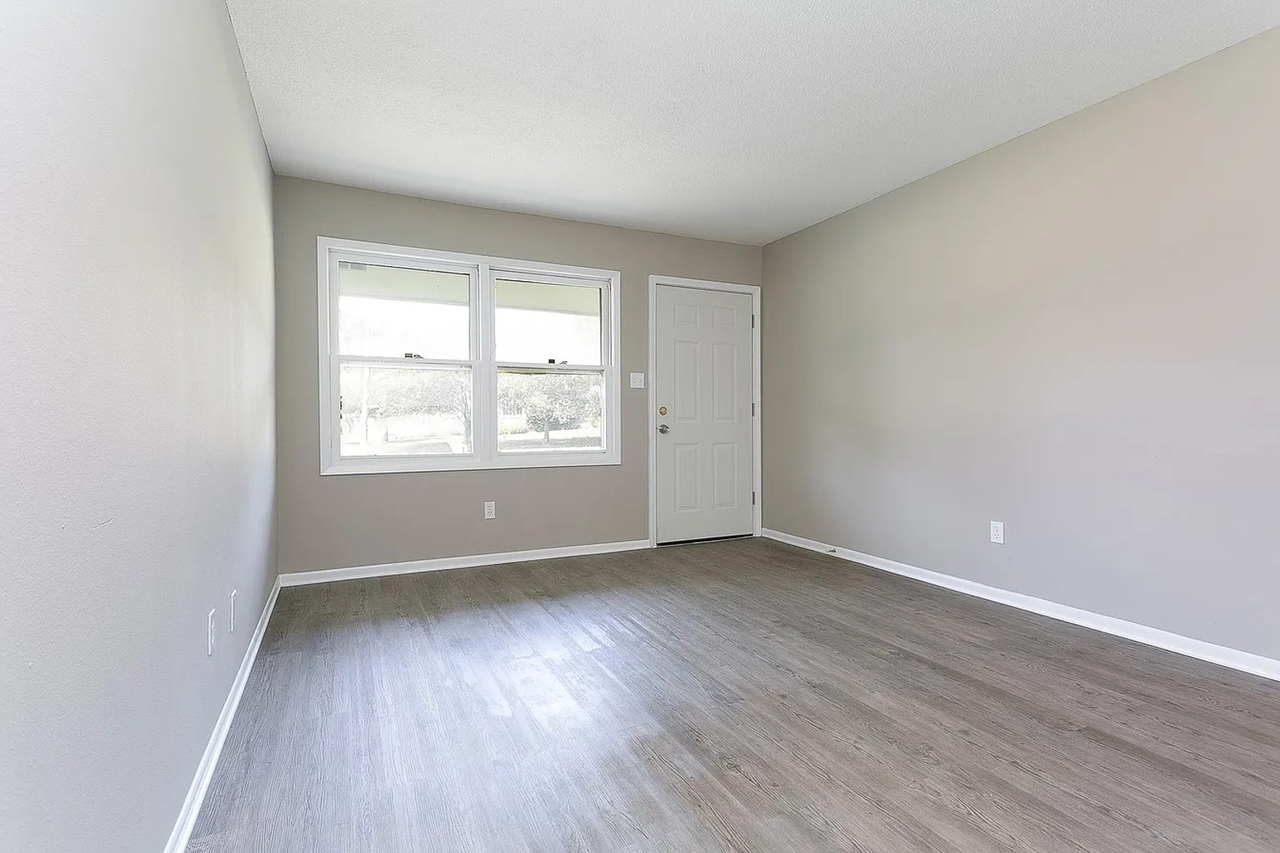 4671 Nw 50th St #D - Photo 4 of 15