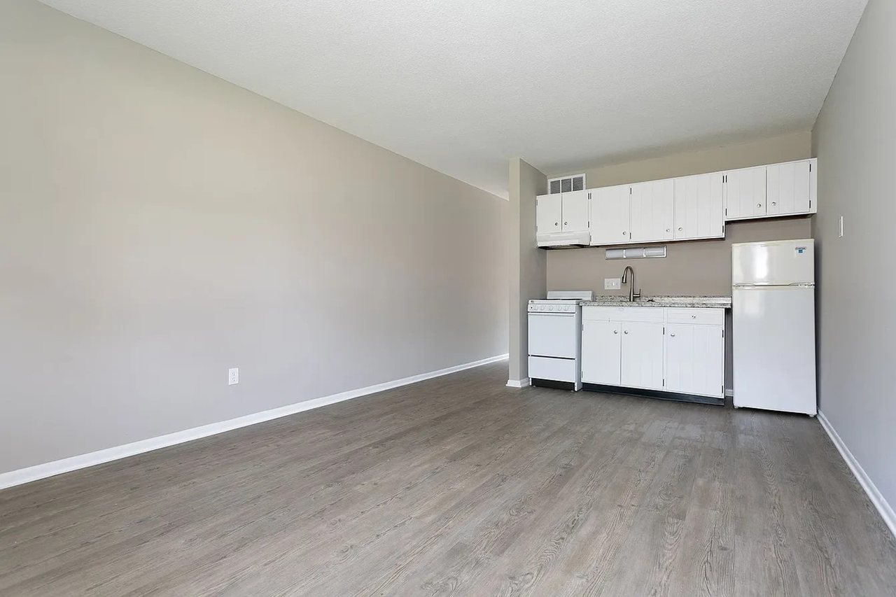 4671 Nw 50th St #D - Photo 5 of 15