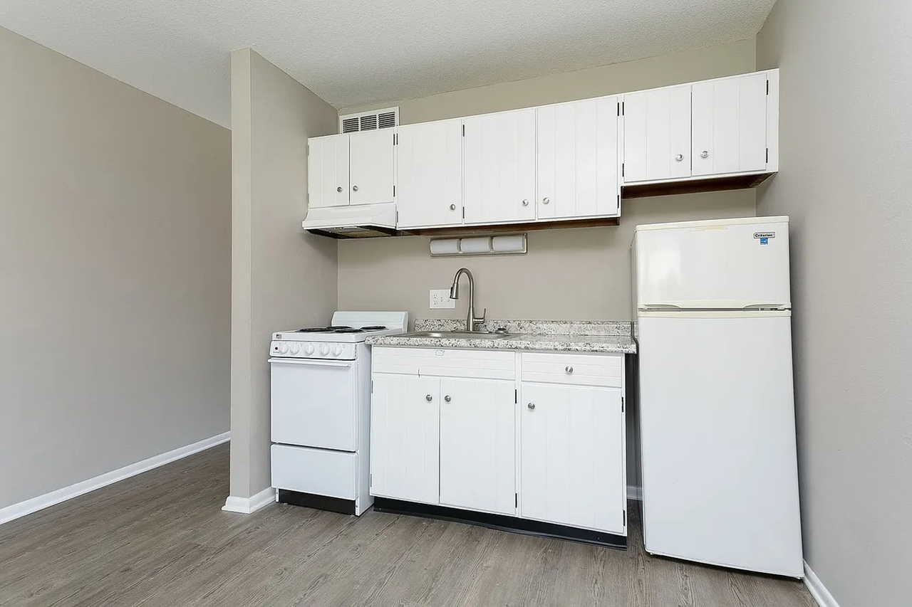 4671 Nw 50th St #D - Photo 6 of 15