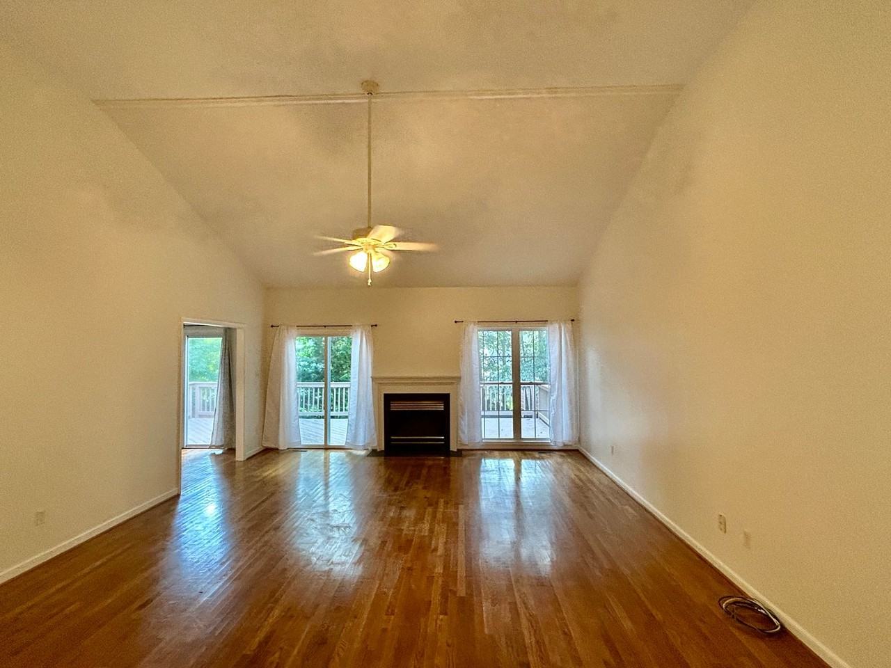 1520 Crawford Wood Dr - Photo 4 of 24