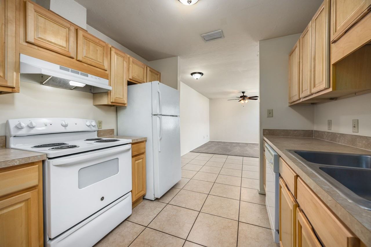 Santa Fe Trace Apartments Ltd. - Photo 3 of 34