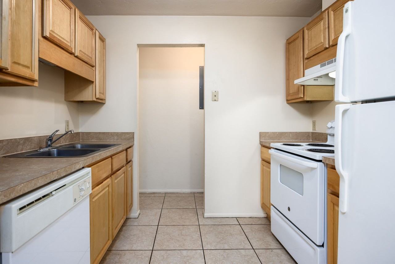 Santa Fe Trace Apartments Ltd. - Photo 4 of 34