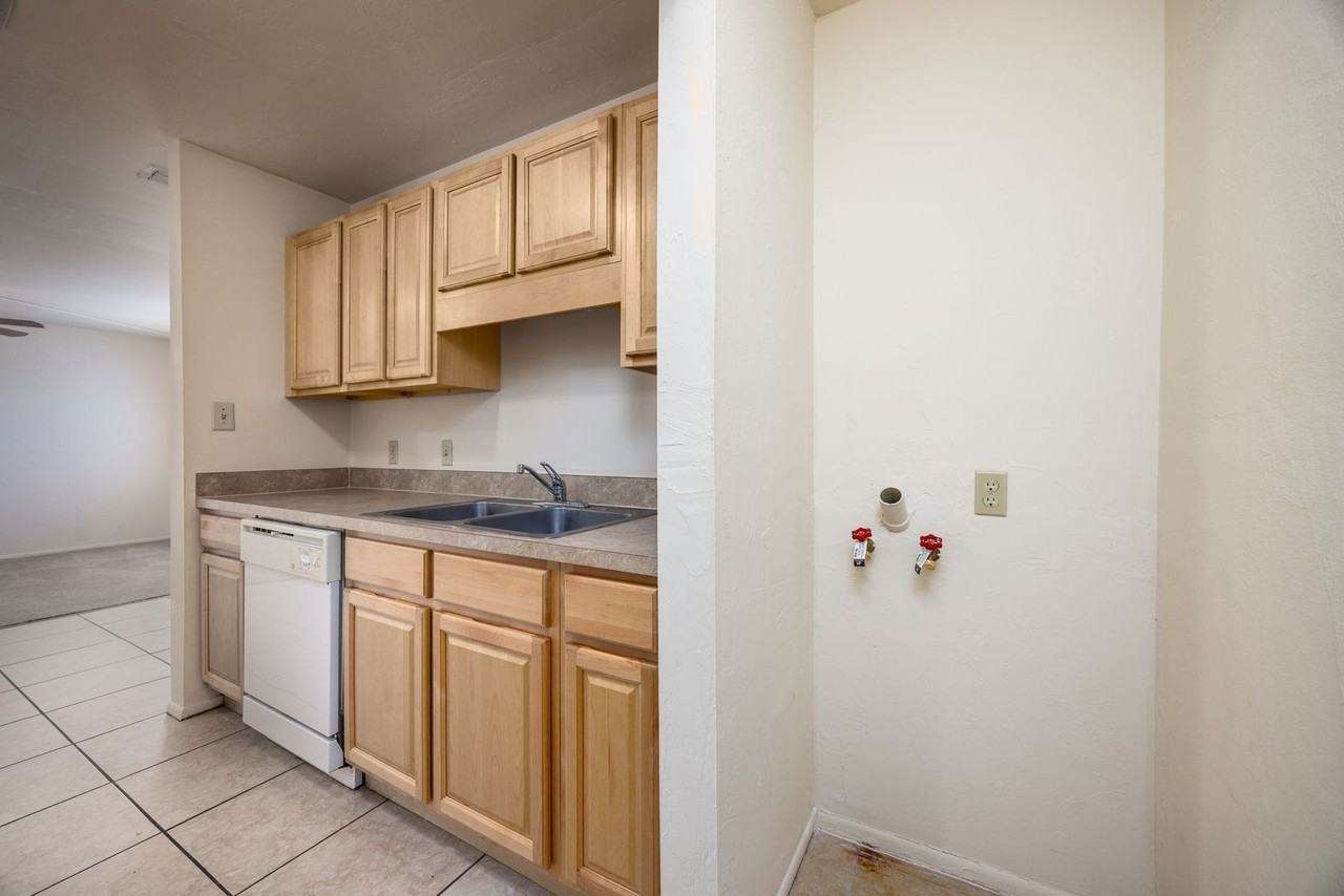 Santa Fe Trace Apartments Ltd. - Photo 6 of 34